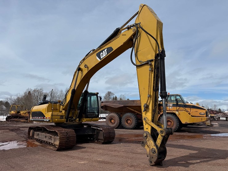 caterpillar-330d-image-7