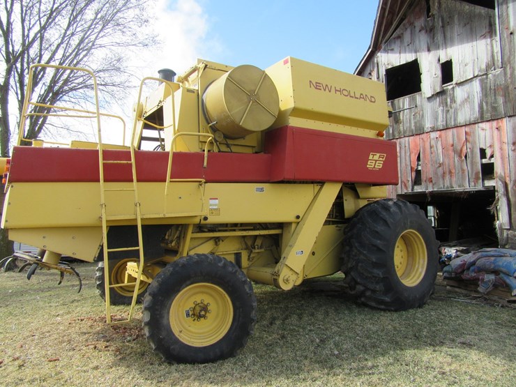 new-holland-tr96-image-3