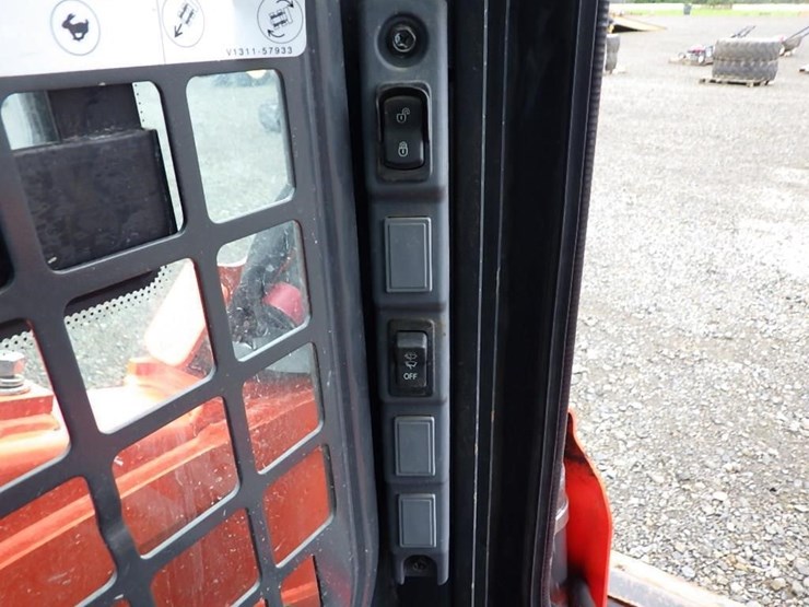 2020-kubota-ssv65-image-26