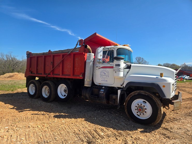 1994-mack-rd690s-image-23