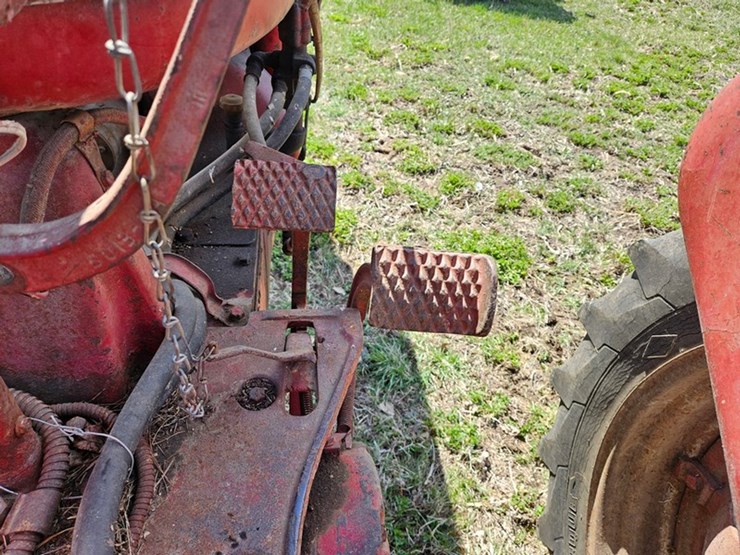 #525-•-farmall-super-m-tractor-image-23
