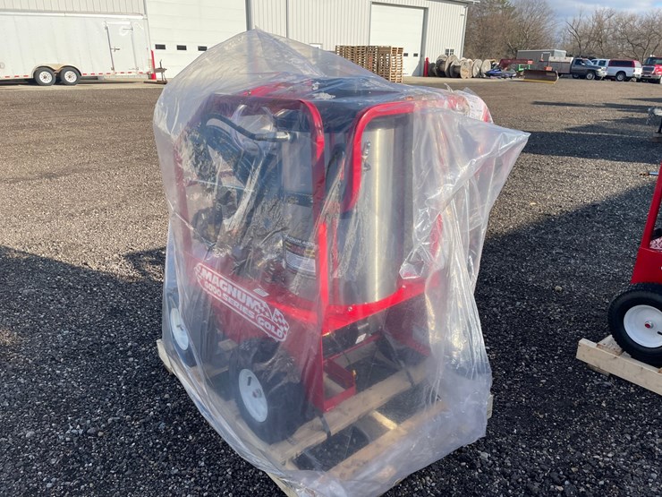 #3088-•-2026-magnum-4000-hot-water-pressure-washer-image-4