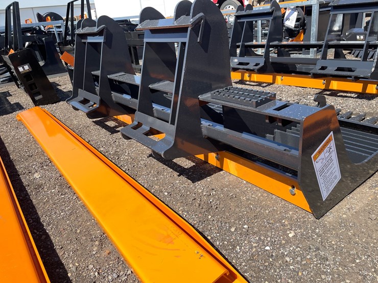 #3472-•-unused,-skidsteer-land-plane-image-3