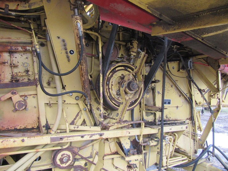 new-holland-tr96-image-7