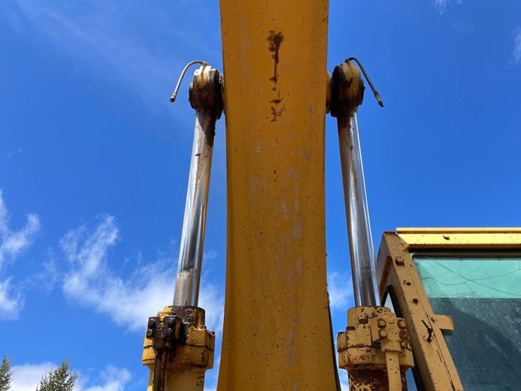 caterpillar-225-image-16