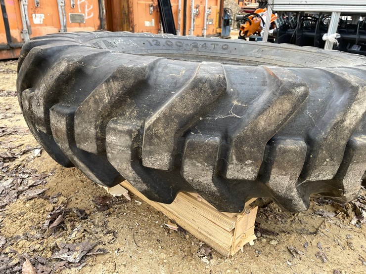 #7544-•-sta-brand-telehandler-tire-image-7