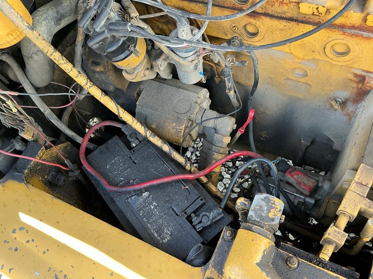 1976-caterpillar-v80c-image-47