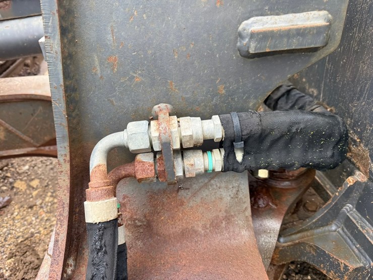 2016-case-1650m-image-13