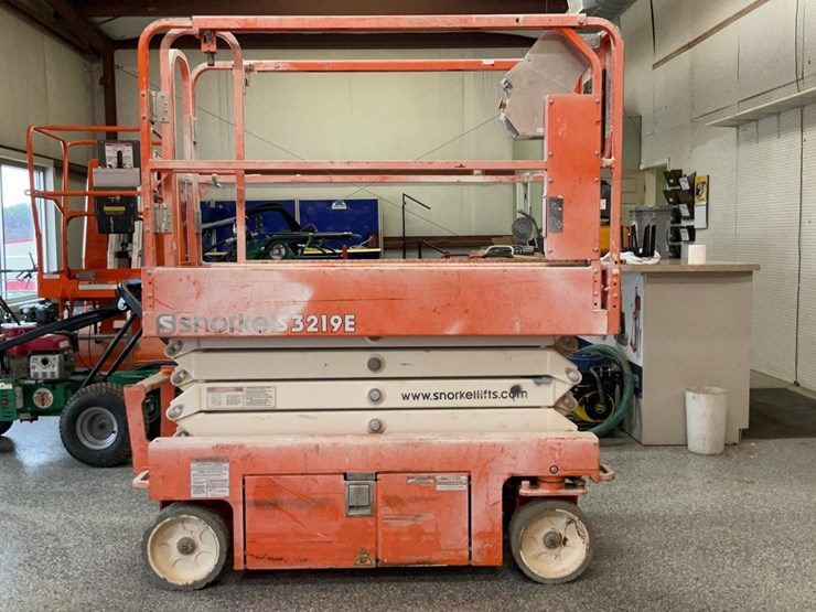#411-•-2019-snorkel-19'-scissor-lift-image-2