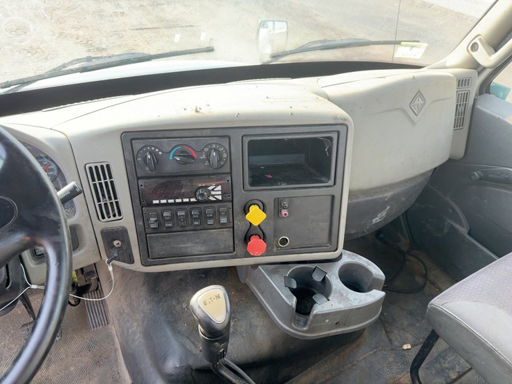 2015-international-8600-image-25