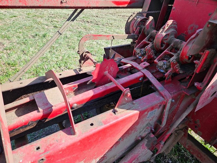 new-holland-315-image-25