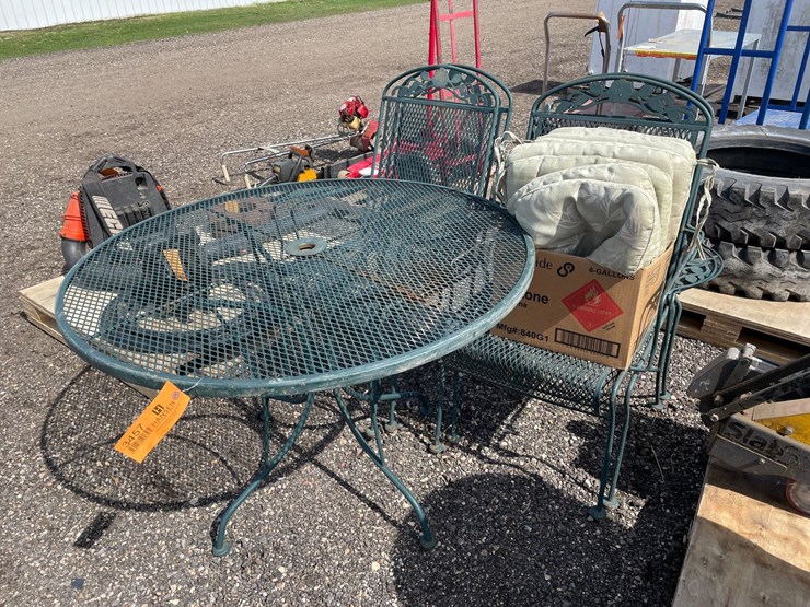 #3457-•-metal-patio-table-and-chairs-image-1
