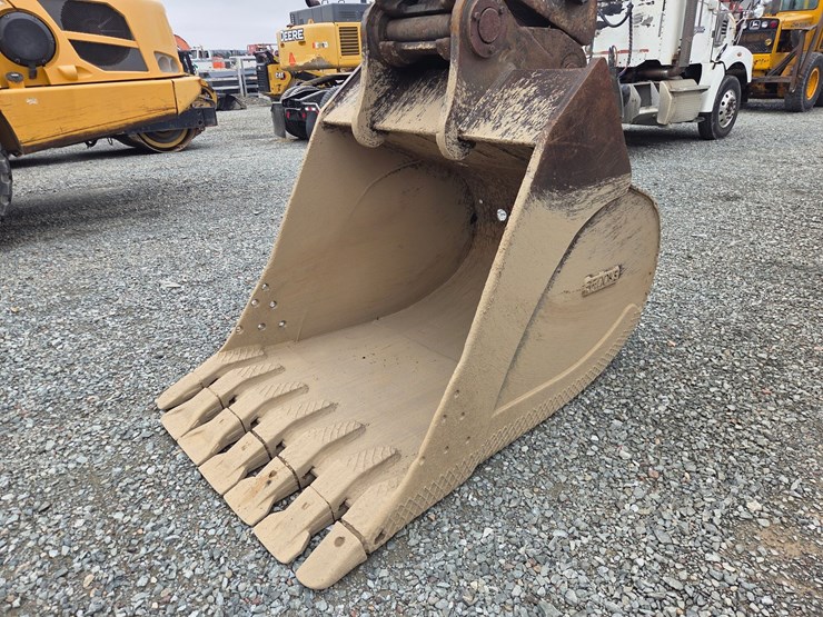 hitachi-zx330-lc-image-11