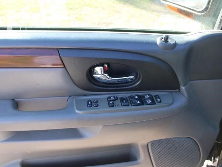 2004-gmc-envoy-image-13