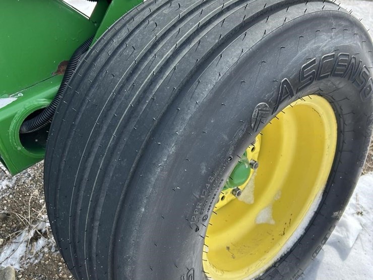 2001-john-deere-567-image-23