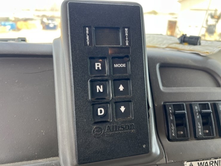 2007-sterling-l9500-image-42