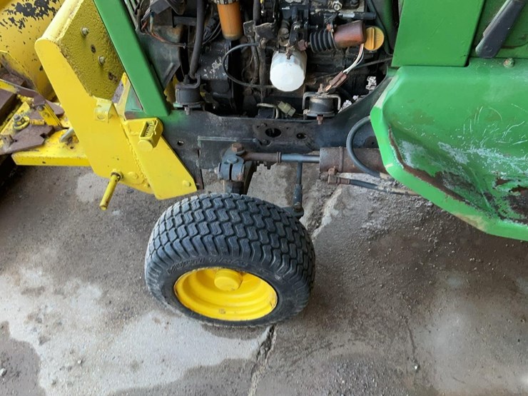 john-deere-332-image-11