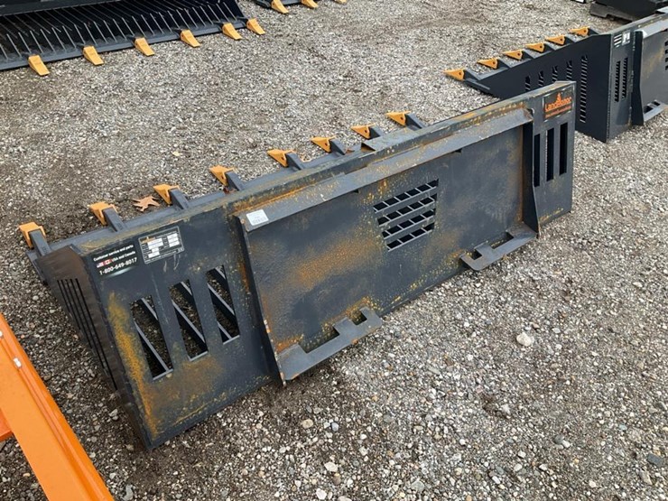 #1373-•-unused-landhonor-72"-skid-steer-rock-bucket-image-3