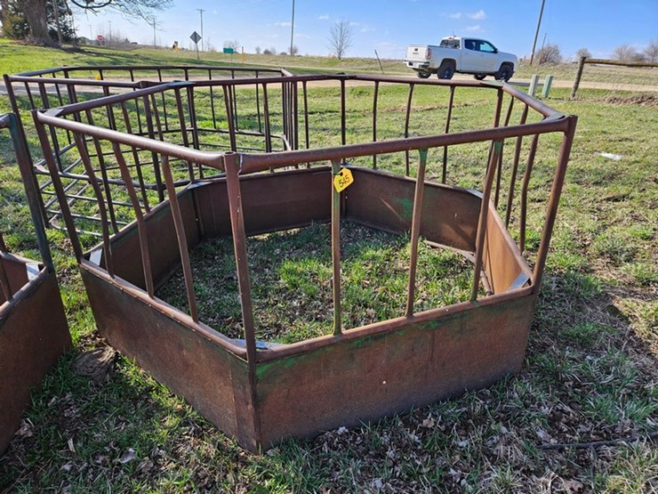 #545-•-round-bale-feeder-image-1