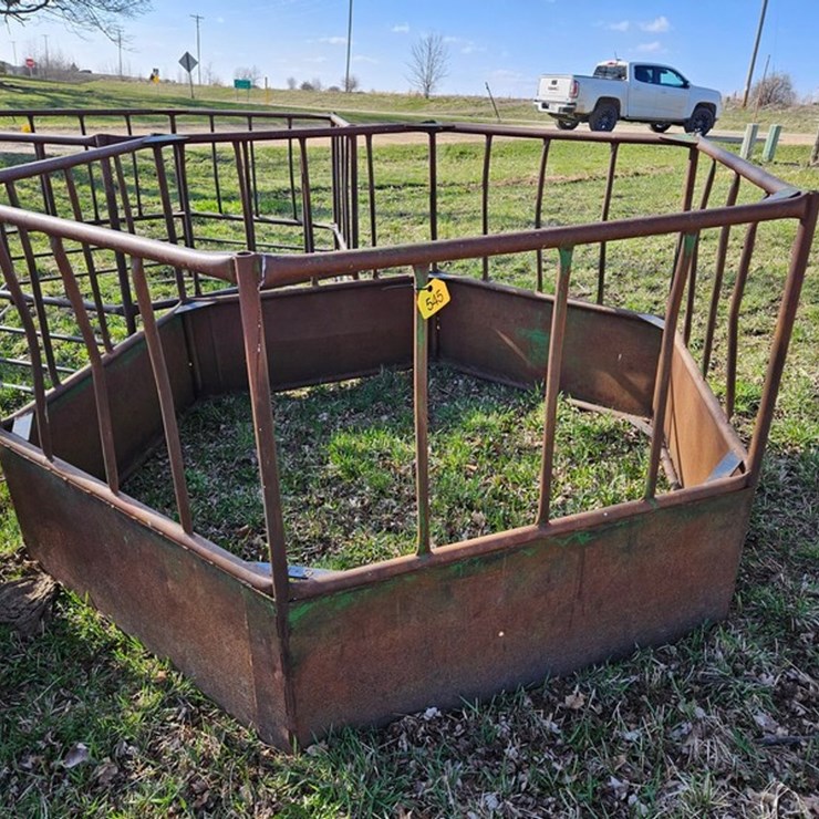 #545 • Round Bale Feeder