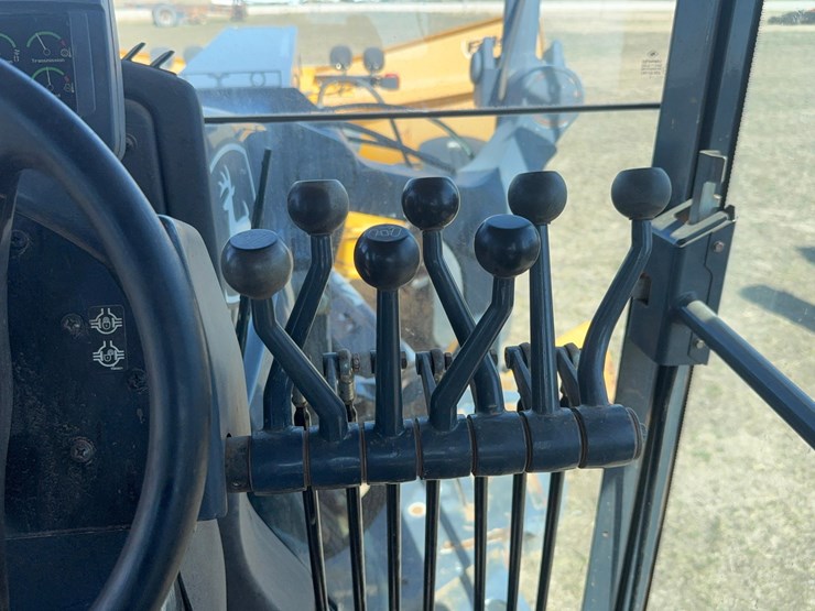 2018-deere-772g-image-41