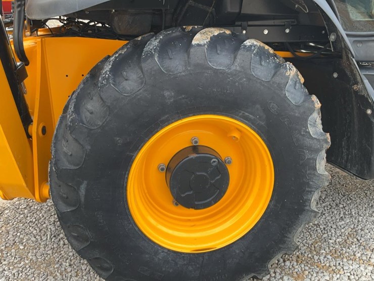 2023-jcb-3cx-image-39