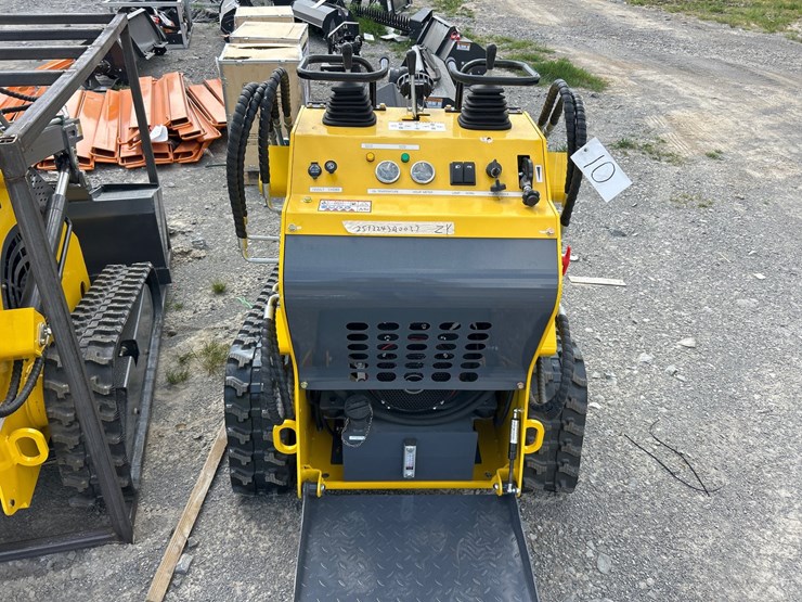 #10-•-2026-ats-t460-mini-skid-steer-loader-image-5