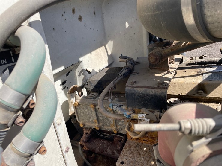 1995-peterbilt-330-image-53