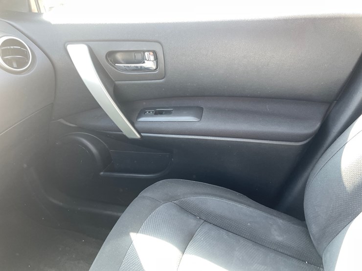 2015-nissan-rogue-image-48