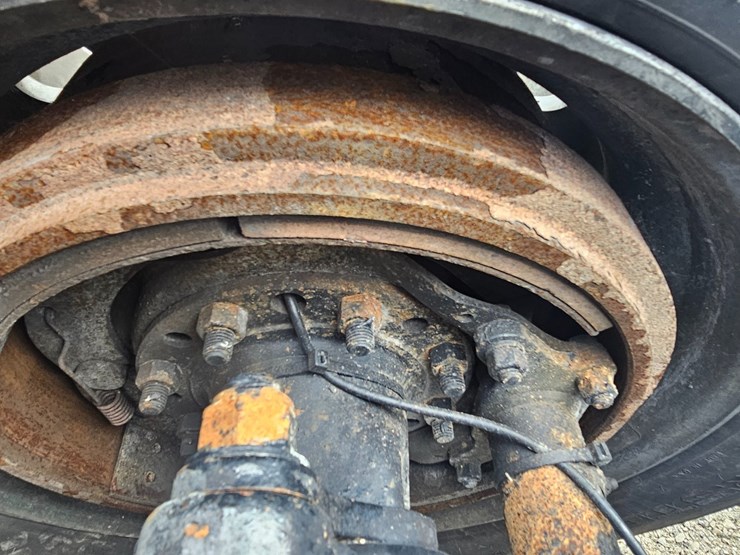 2012-peterbilt-384-image-101