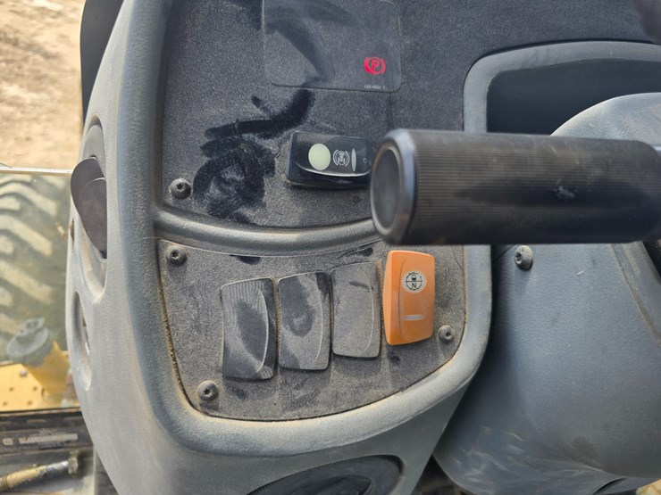 2005-caterpillar-420d-image-84