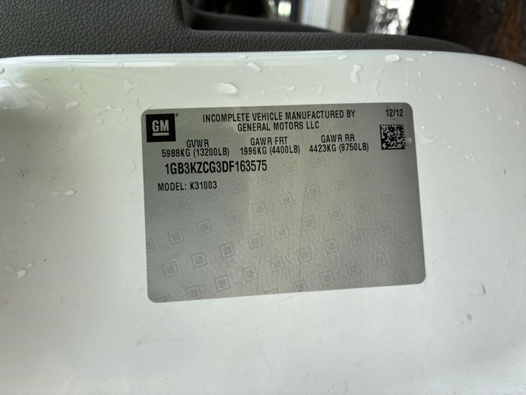 2013-chevrolet-silverado-3500-image-16