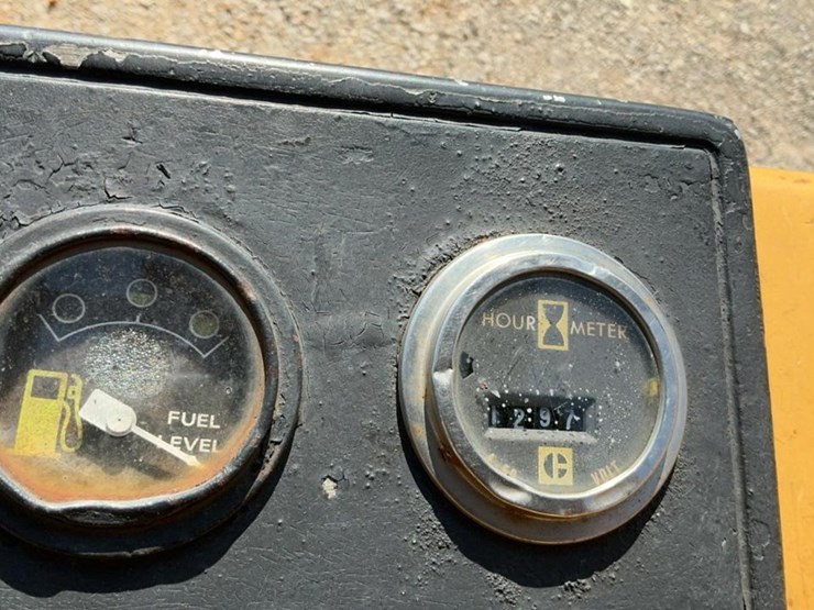 1976-caterpillar-v80c-image-20