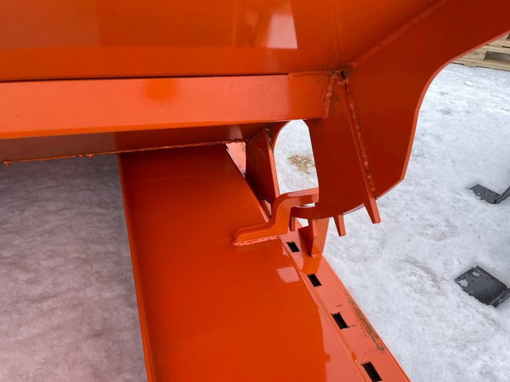 #2004-•-1.5-yard-self-dumping-hopper-image-9