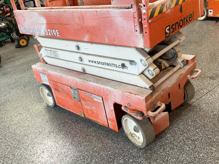 #411-•-2019-snorkel-19'-scissor-lift-image-13