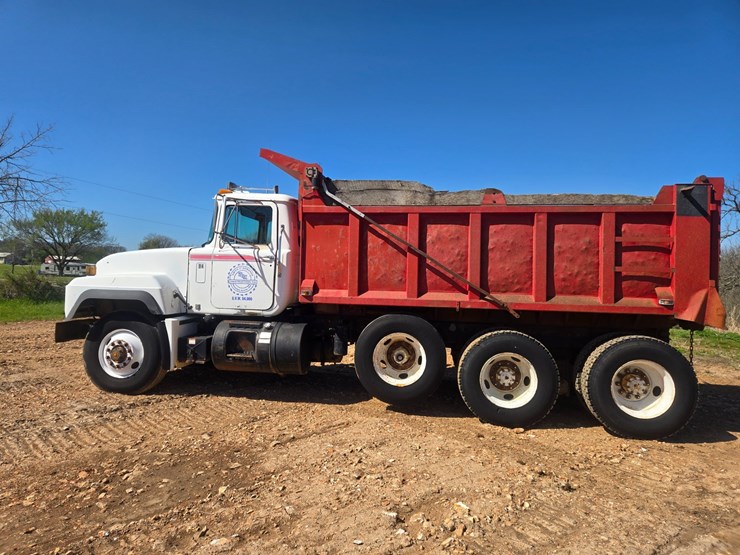 1994-mack-rd690s-image-8