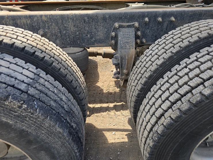 2017-peterbilt-348-image-87