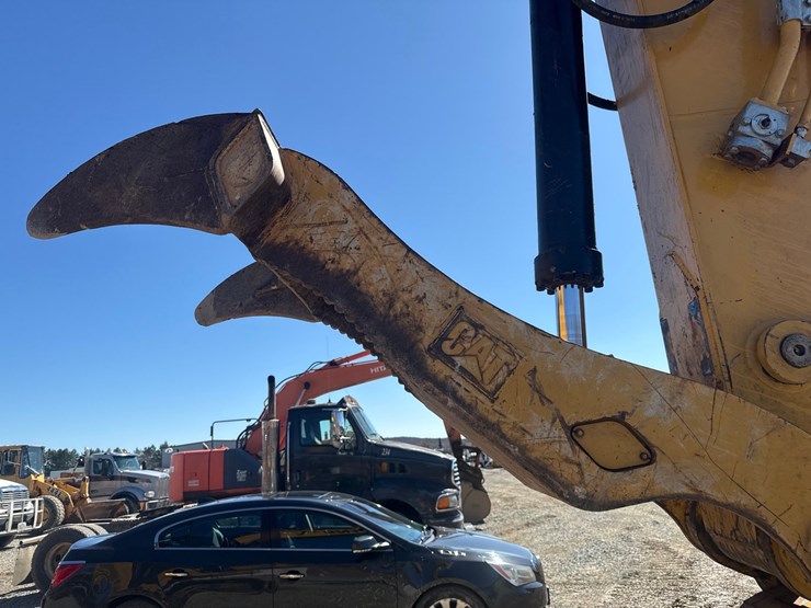 caterpillar-325-image-22