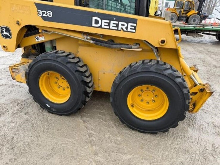 2007-john-deere-328-image-30
