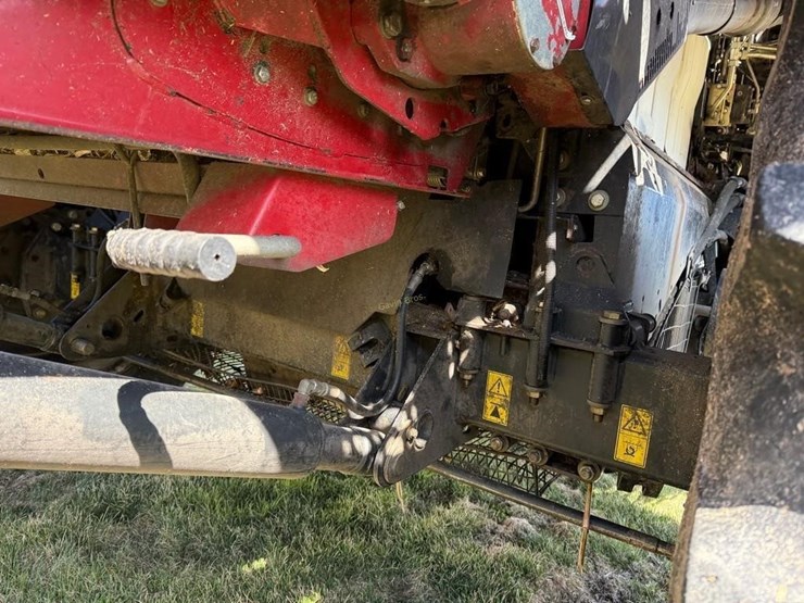 2014-case-ih-8230-image-40