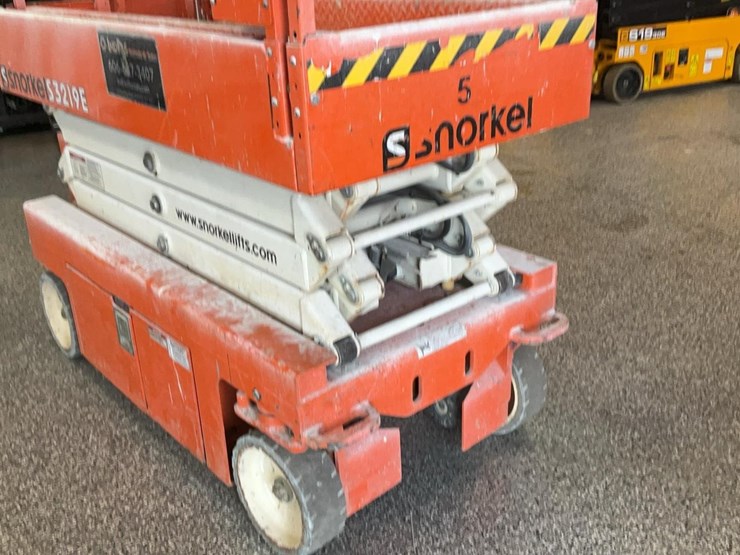 #412-•-2019-snorkel-19'-scissor-lift-image-24