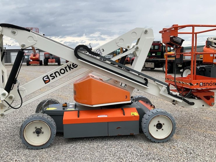 #310-•-2019-snorkel-38'-articulating-lift-image-5