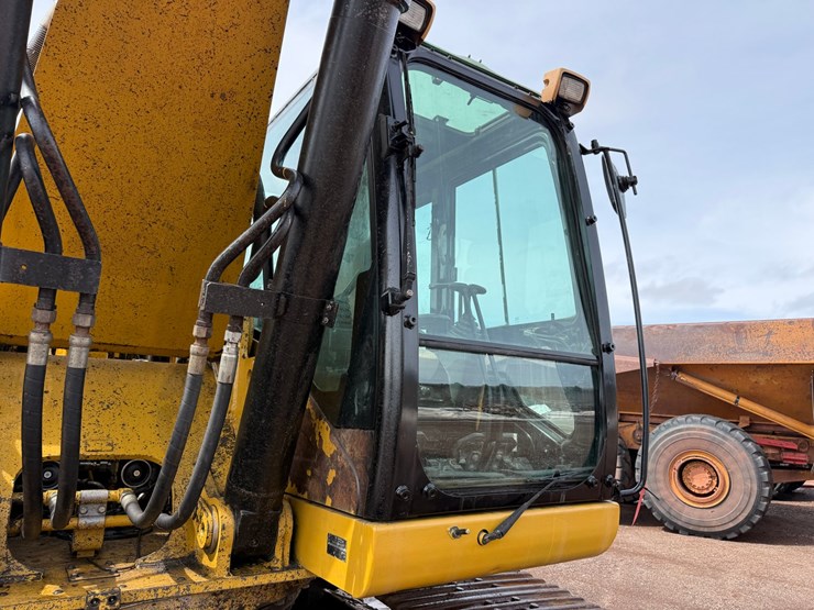 caterpillar-330d-image-94