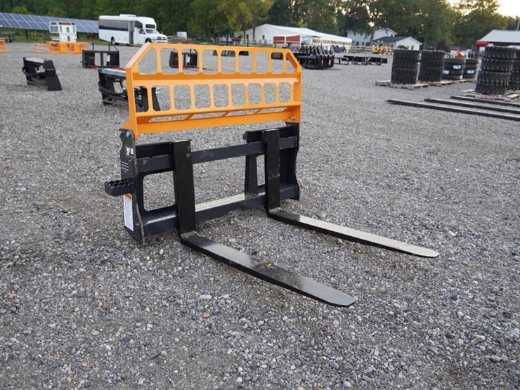 #1358-•-unused-landhonor-skid-steer-pallet-fork-image-2