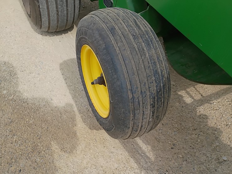 2000-john-deere-556-image-29