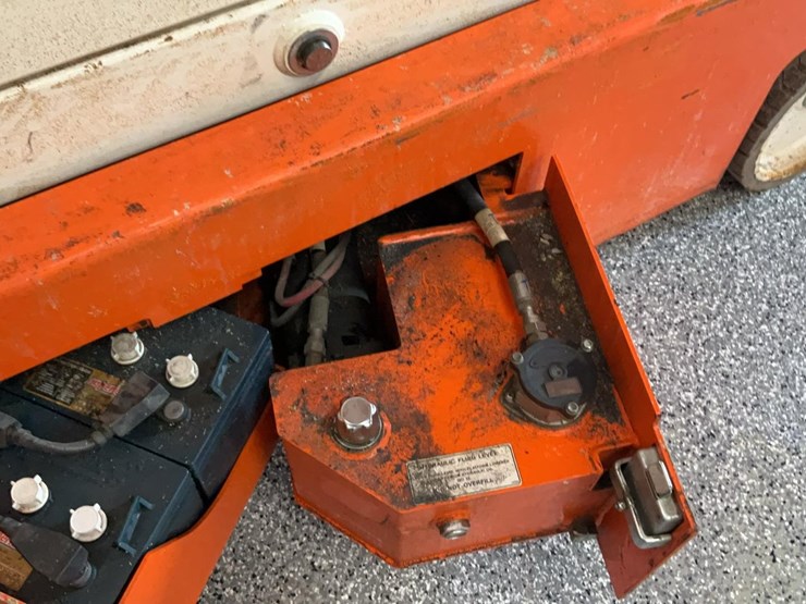 #404-•-2019-snorkel-26'-scissor-lift-image-20