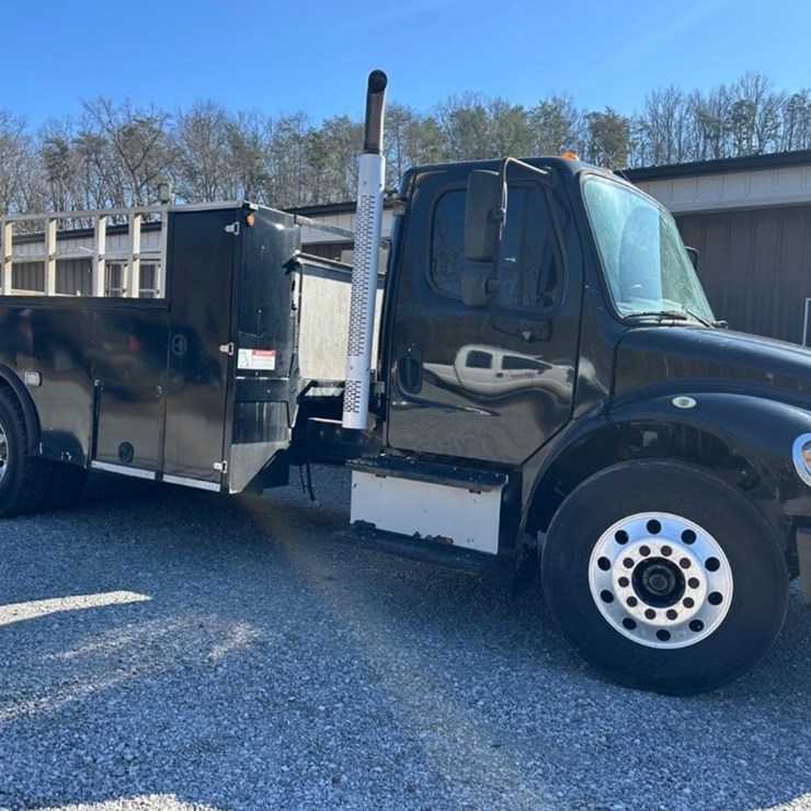 2017 FREIGHTLINER M2 106