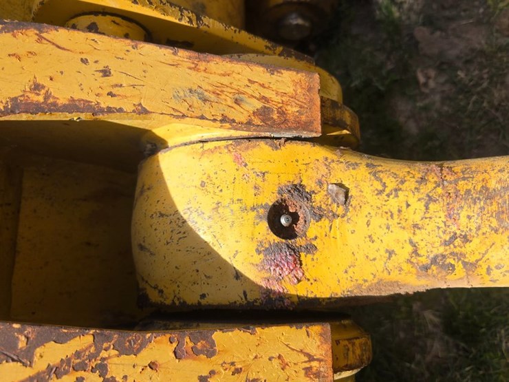 2014-caterpillar-953d-image-88