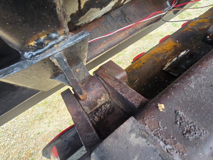 2012-freightliner-m2-106-image-57