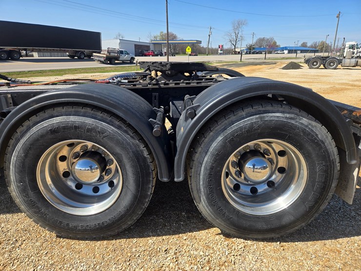 1996-peterbilt-377-image-76